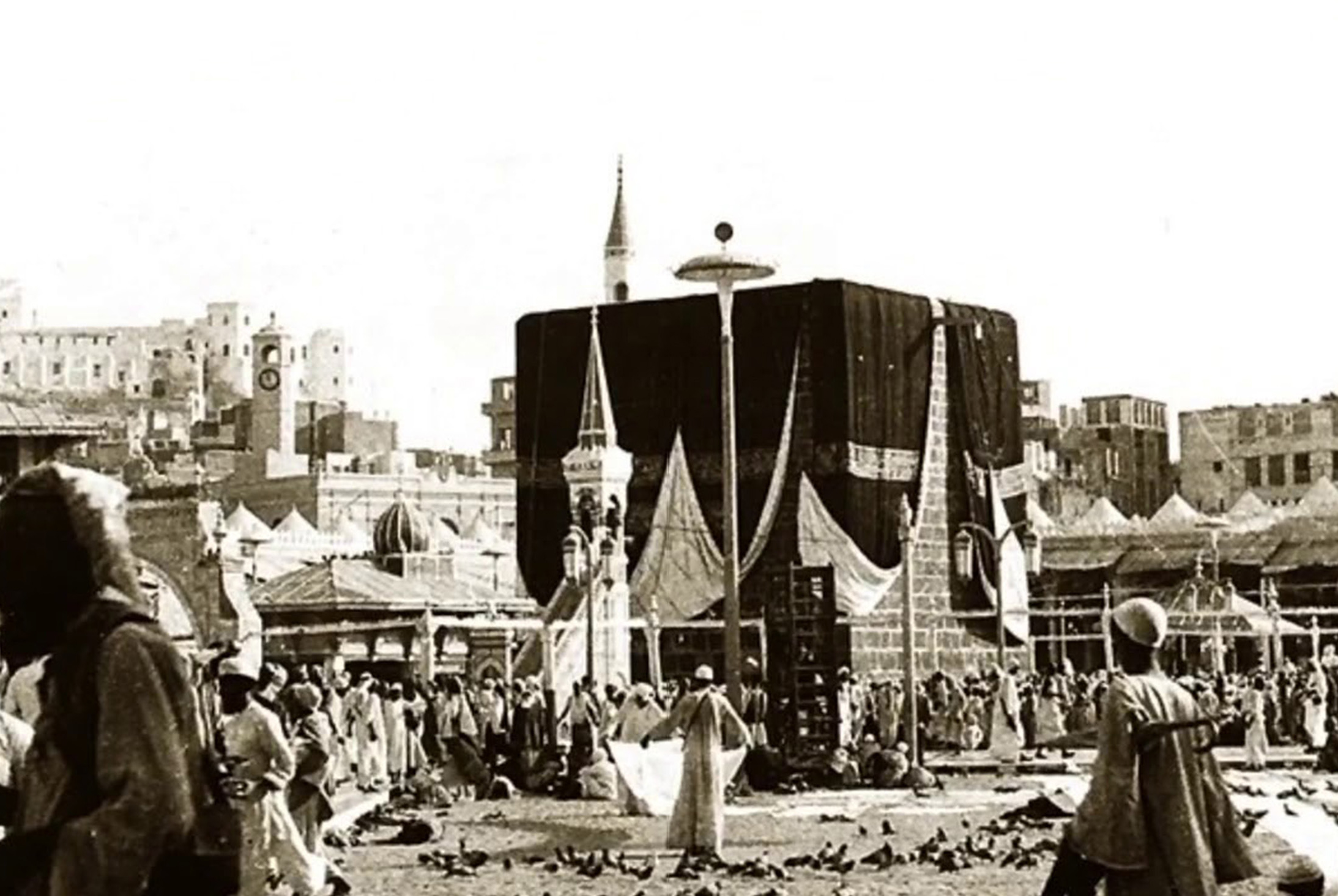 مهبط الوحي وقبلة المسلمين ومهوى أفئدتهم
